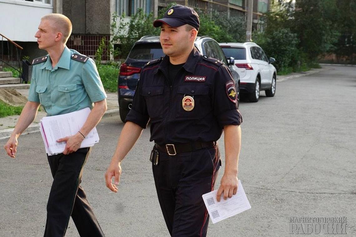 Шумные соседи поплатились. В Магнитогорске полицейские во время «Ночи» стучались к должникам