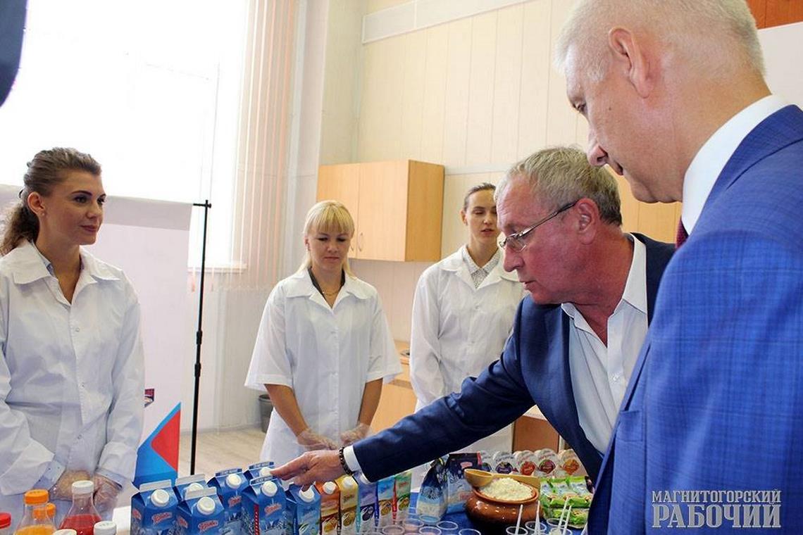Пейте, дети, молоко! Глава Сергей Бердников побывал на Магнитогорском молочном комбинате
