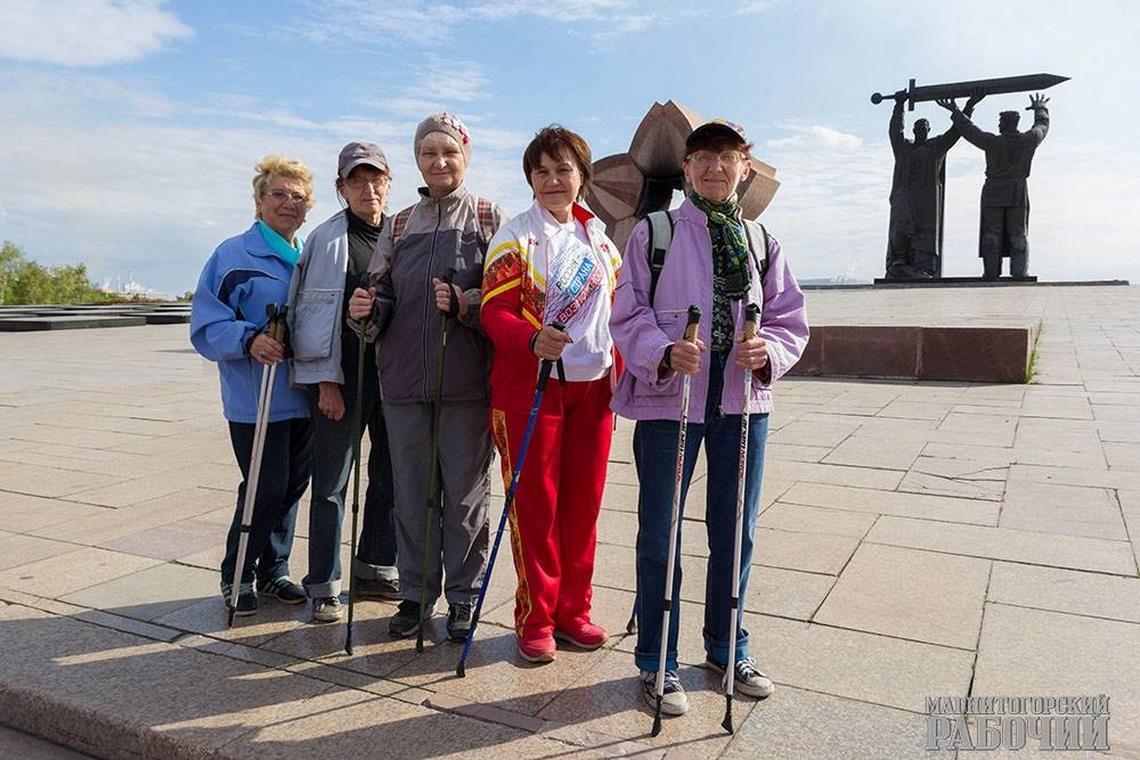 Скандинавская ходьба в Магнитогорске набирает обороты. Для пенсионеров провели инструктаж