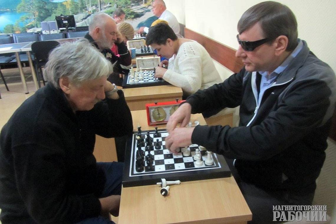 Победный эндшпиль. В Магнитогорске шахматистов поздравили сразу на двух языках