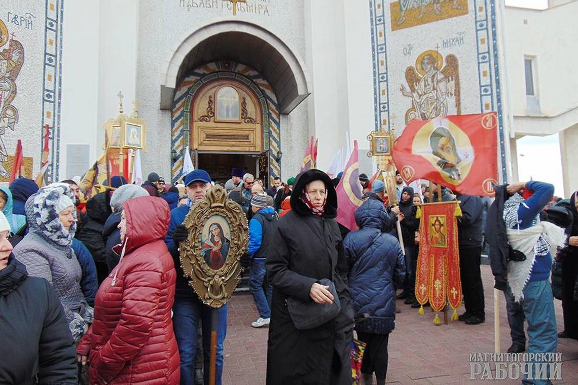 «Как оставаться в стороне?» Крестный ход в Магнитогорске собрал тысячи людей