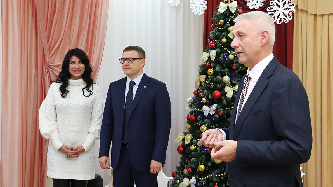 Целый дом в подарок детям. Губернатор посетил новогоднюю ёлку в новом детском саду Магнитогорска