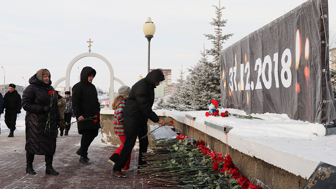 Новый год со слезами на глазах. Магнитогорск почтил память погибших при обрушении дома 164 по Карла Маркса