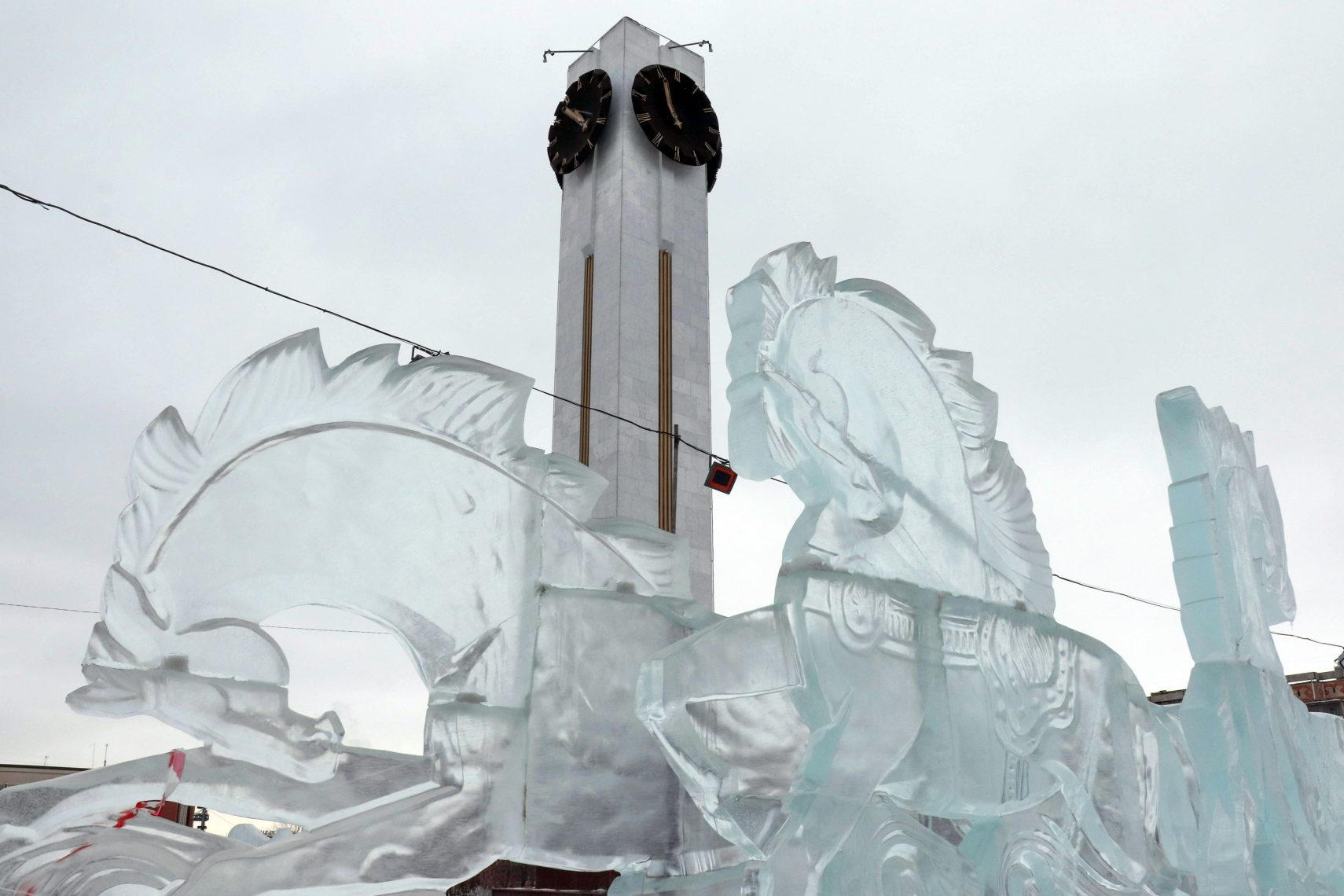 Погода в плюс - городки в минус. В Магнитогорске могут закрыть вход на ледовые развлечения