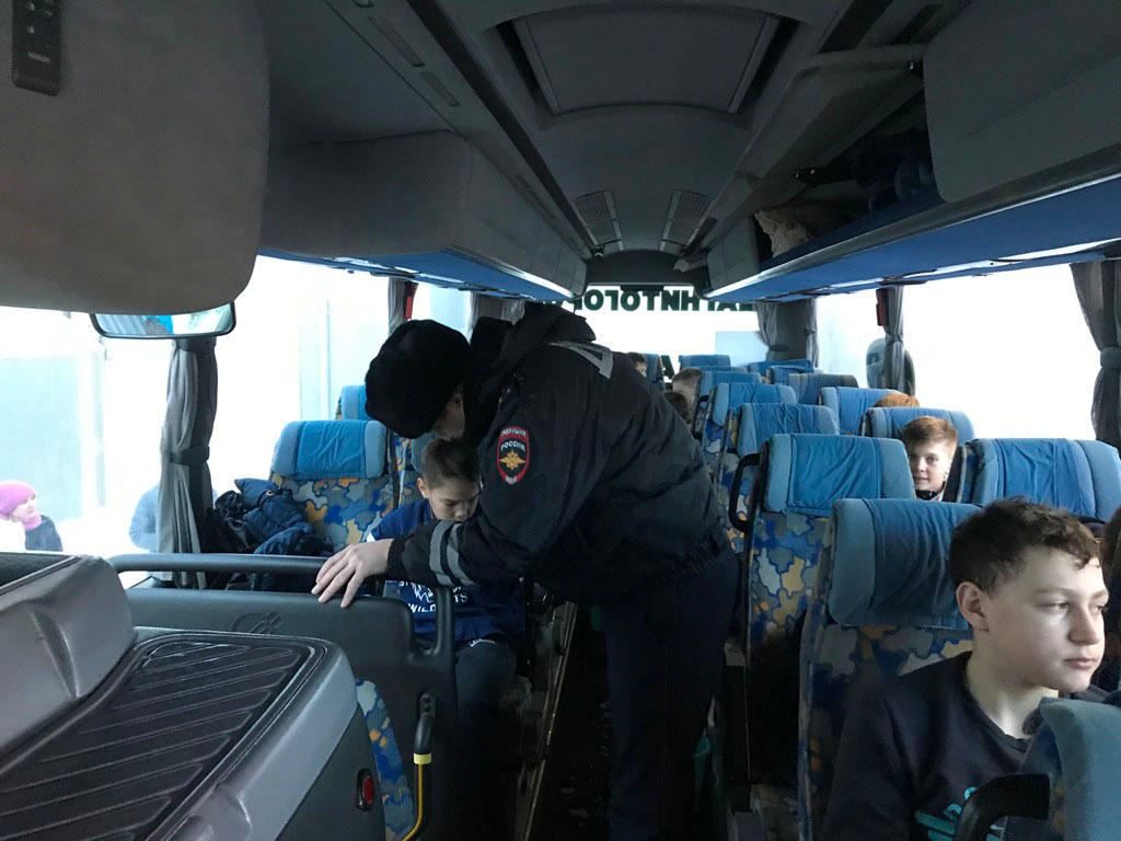 Особая процессия. Магнитогорская Госавтоинспекция сопровождала автобусы с детьми