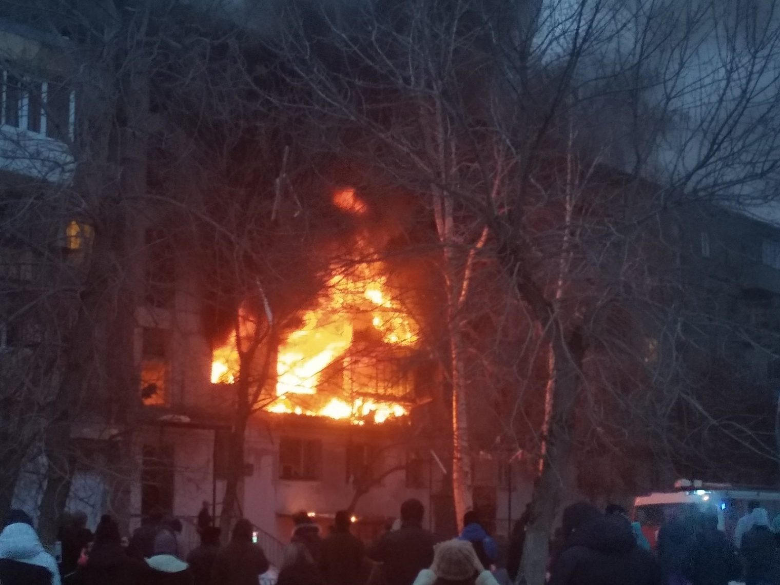 фото пожар от взрыва бытового газа в Магнитогорске