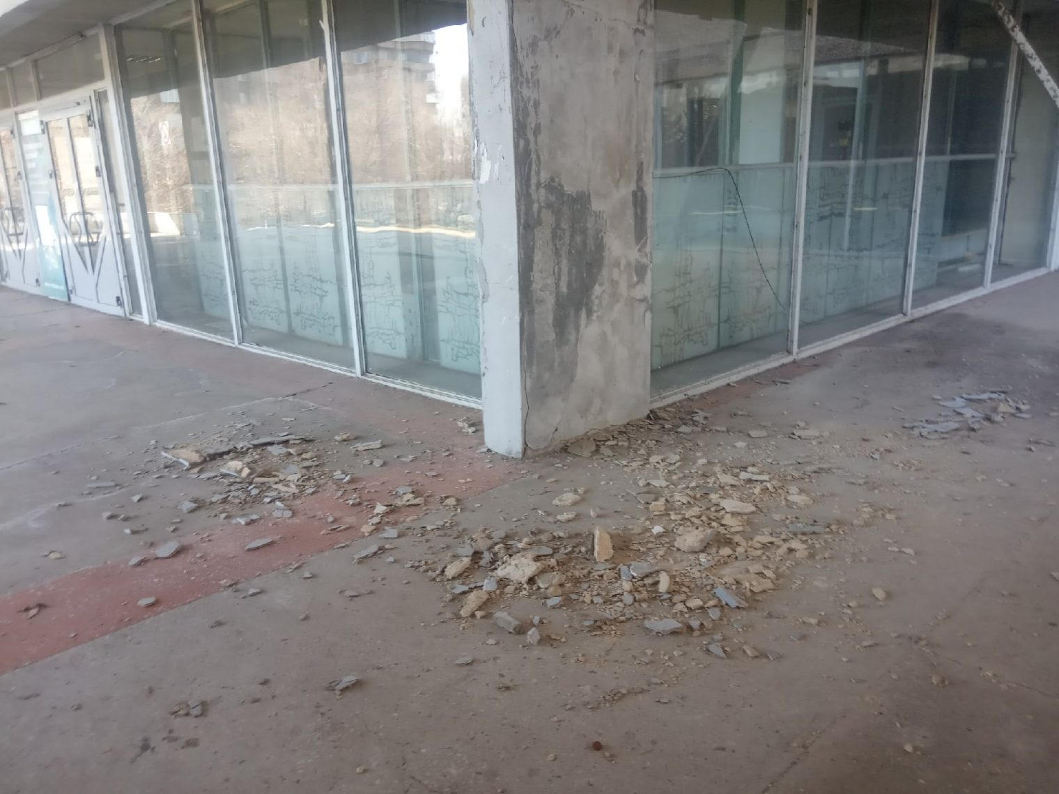 Отдали «дань уважения» педагогам... Вандалы покуражились над зданием МаГУ