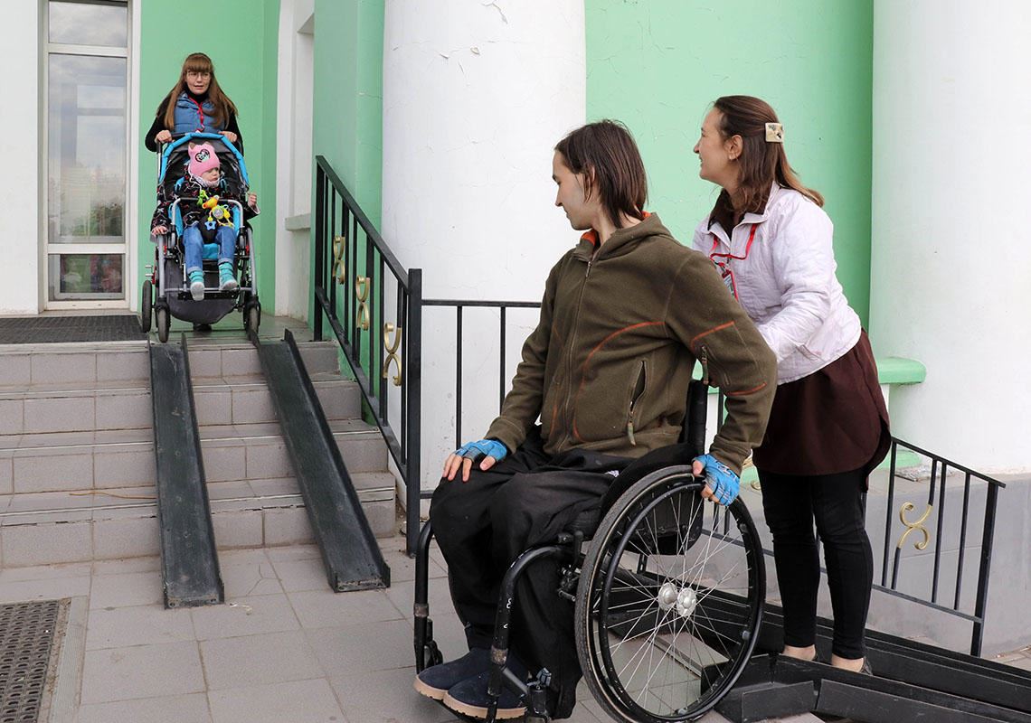 Мы есть! Волонтеры, инвалиды и соцработники прогулялись по улицам Магнитогорска