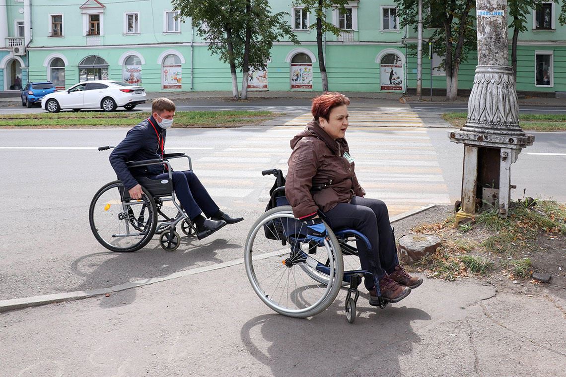 Мы есть! Волонтеры, инвалиды и соцработники прогулялись по улицам Магнитогорска