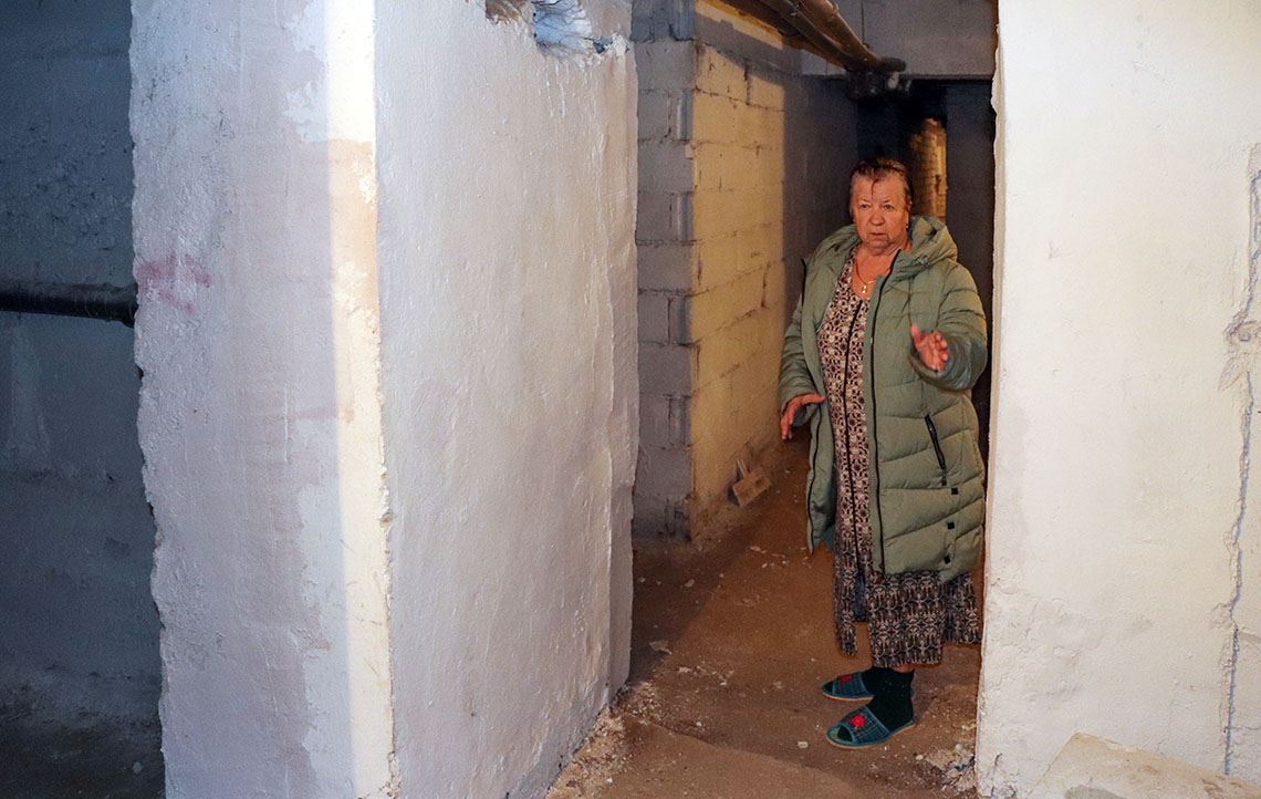 Без крыши над головой. В Магнитогорске жильцам многоквартирного дома два месяца не могут восстановить кровлю