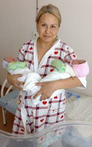 10 пар двойняшек родились в Магнитогорске за месяц