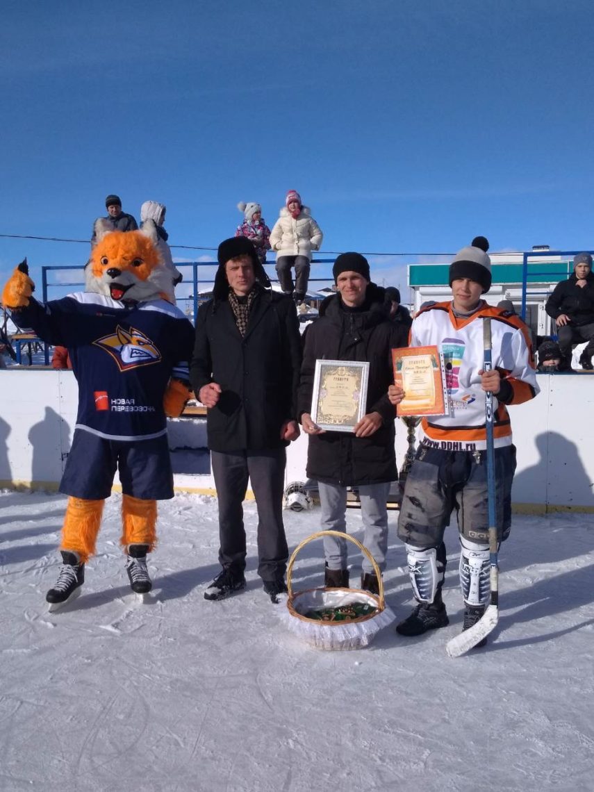На лед - с благословением. В Магнитогорске состоялся хоккейный турнир на Кубок епархии