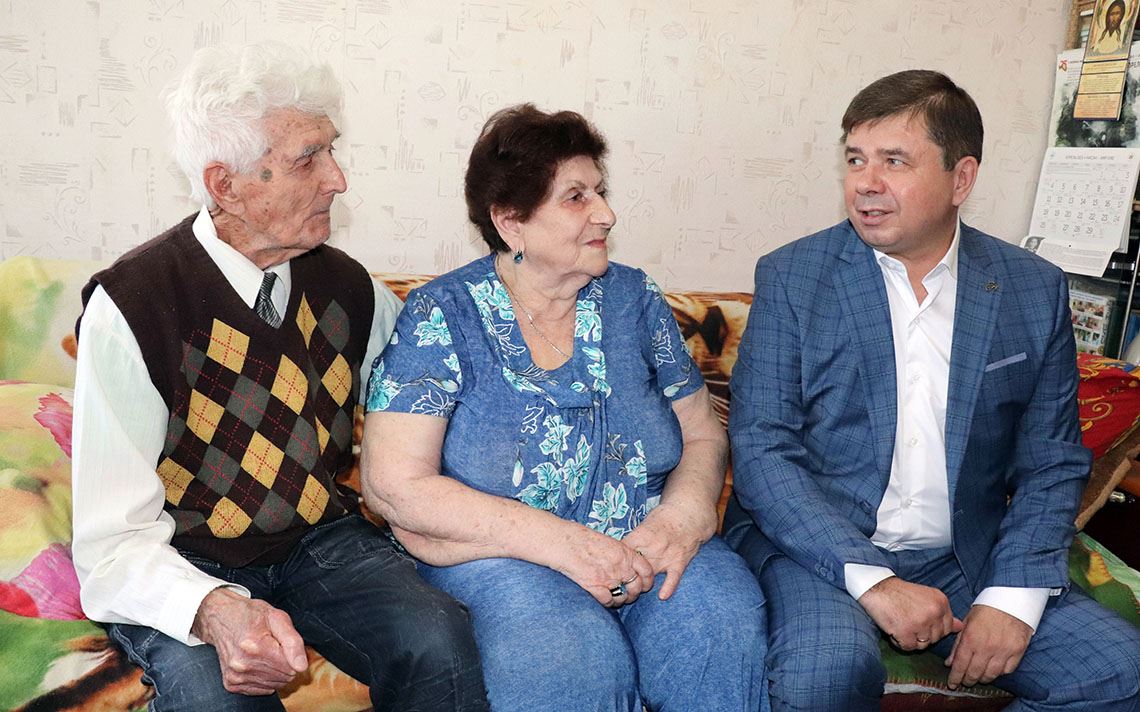 Вместе – 65 лет. В Магнитогорске семейная пара отметила сразу несколько праздников