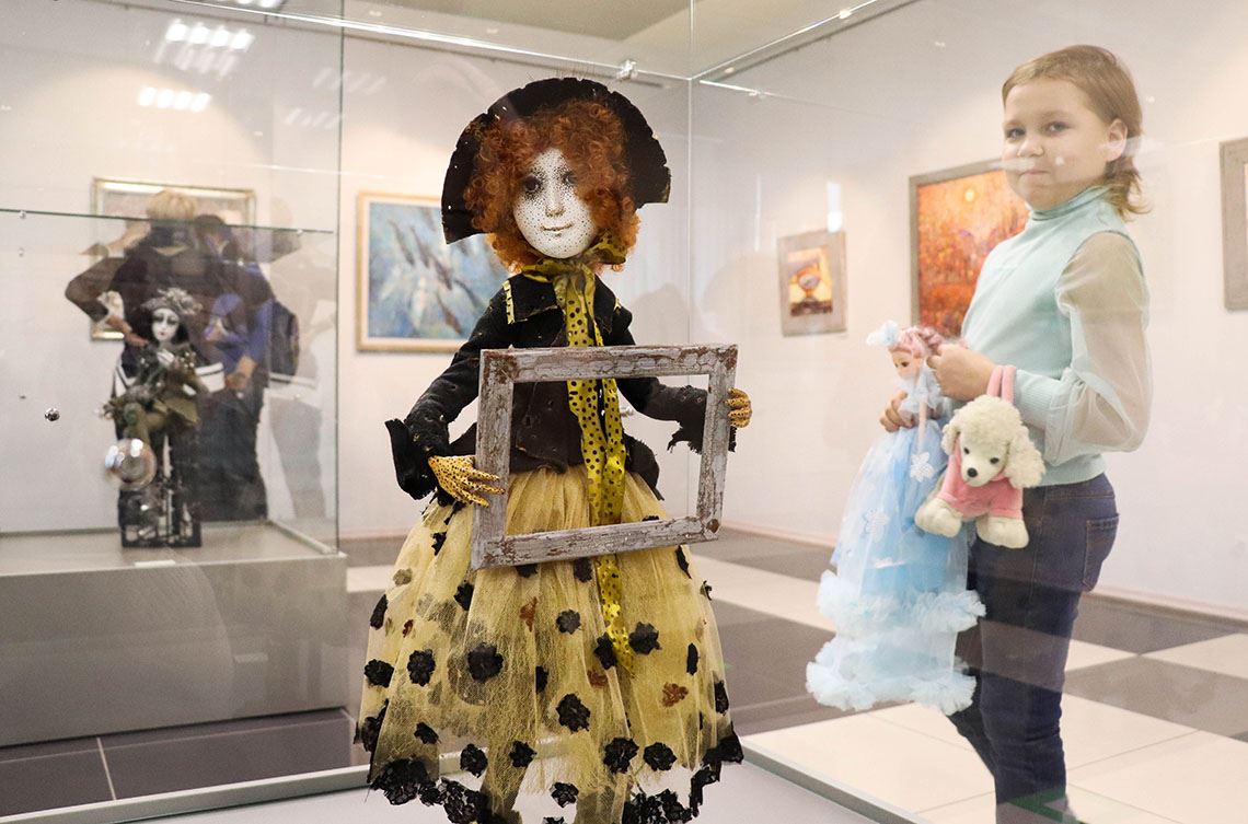 В поиске идеальной куклы. На новую выставку приглашает Магнитогорская картинная галерея