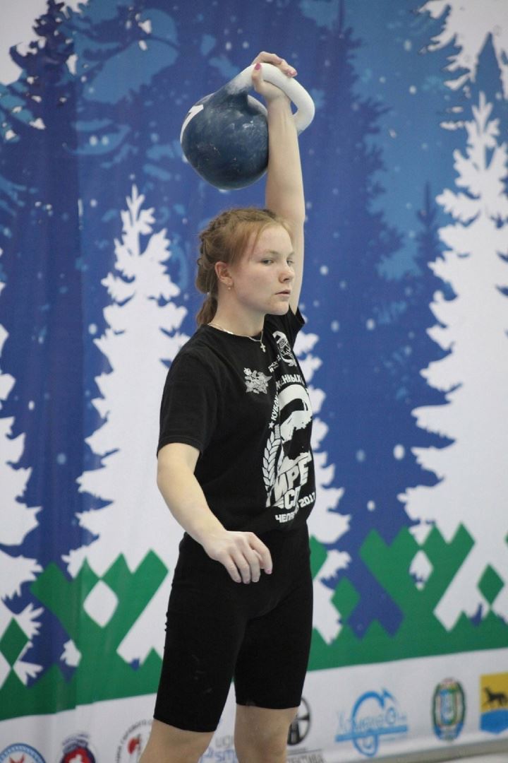 Девушка, «приручившая» гири. Юная спортсменка из Челябинской области рассказала о достижениях в гиревом спорте