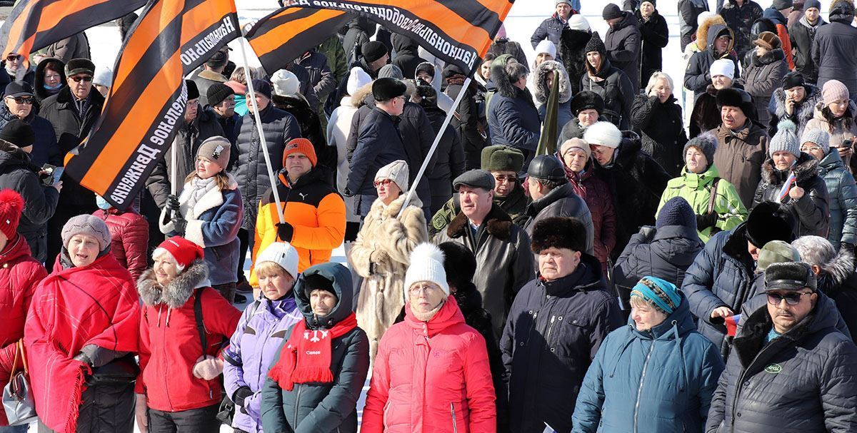 По инициативе горожан. Грандиозный флешмоб "Крымская весна" посетили 2 500 магнитогорцев