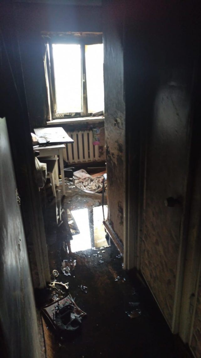 Два человека в больнице, питомцы погибли. Квартира сгорела в Магнитогорске