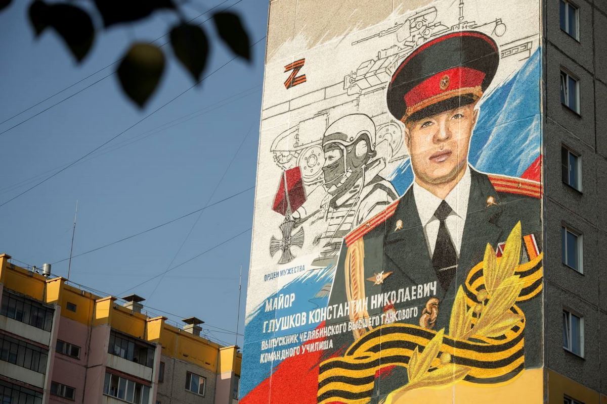 Сохранить память о героях. В Челябинске появились муралы с изображением погибших в ходе спецоперации военных