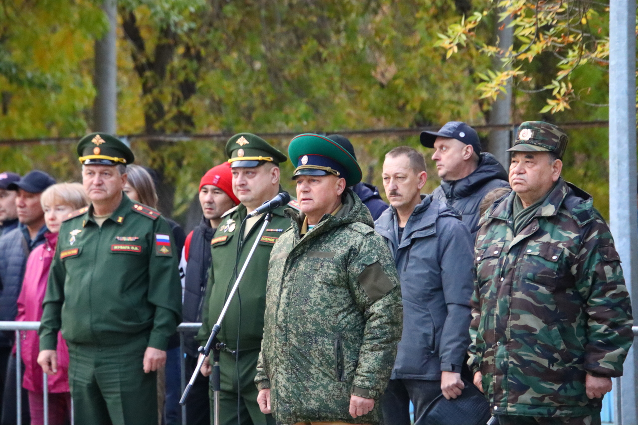 "Возвращайтесь с победой!" Добровольцы СВО из Магнитогорска отправились на Донбасс