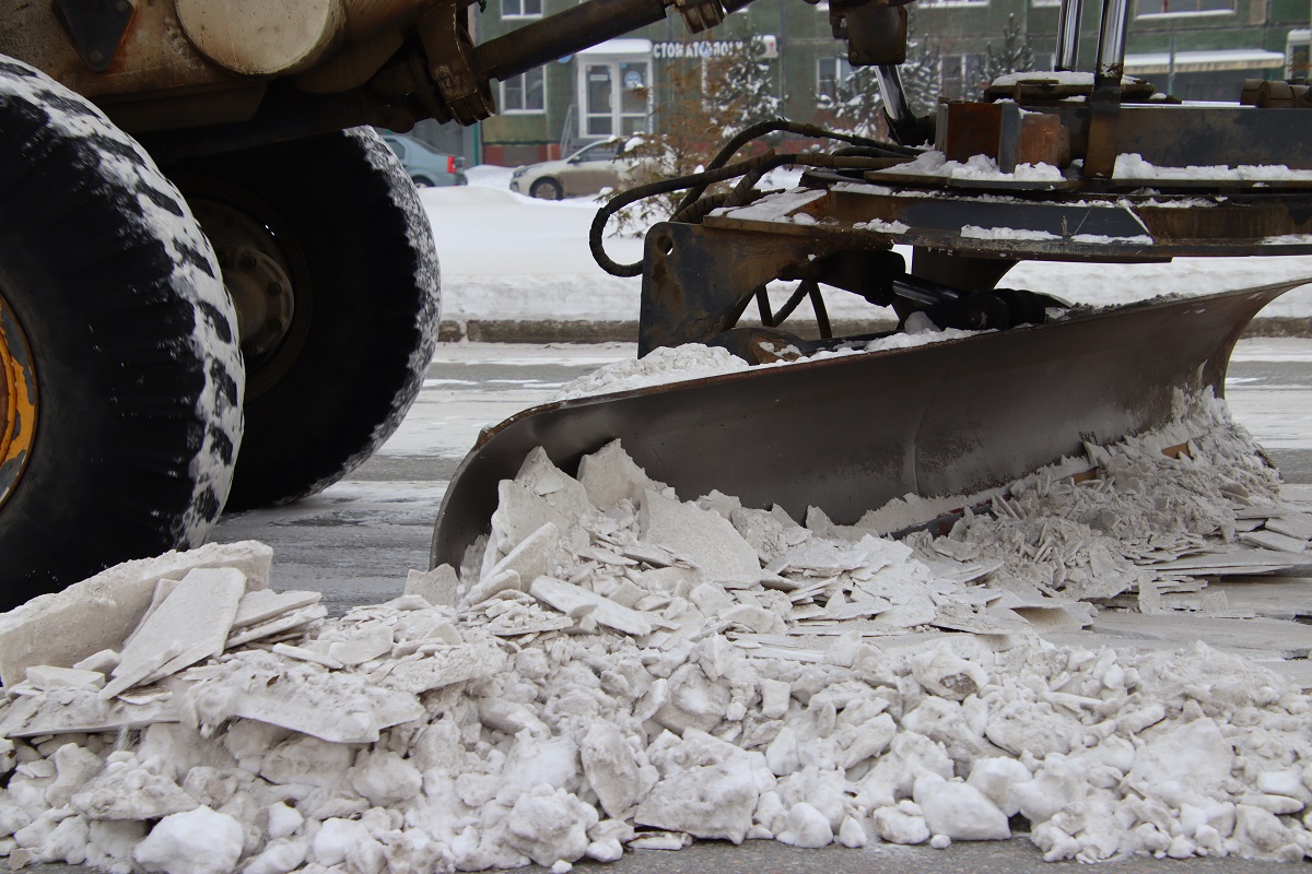 Экстремальное количество осадков обрушилось на Магнитогорск. Дорожники вывозят снег на специальные полигоны