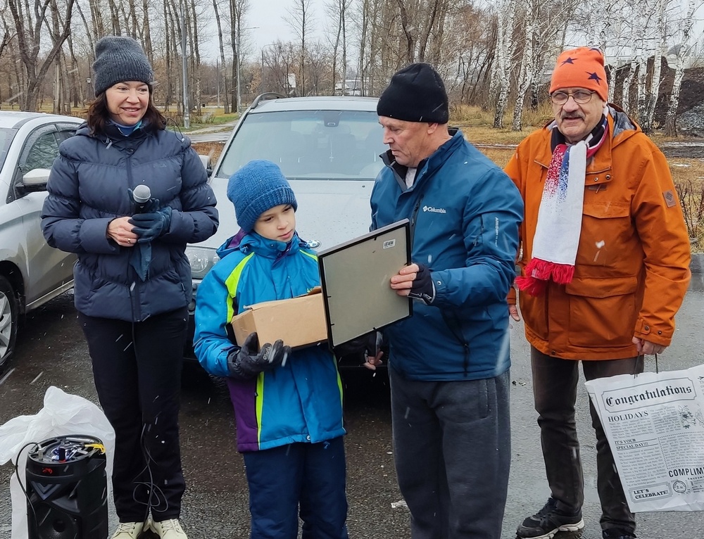 Магнитогорский третьеклассник Роман Ткачев отправил гуманитарную посылку мальчику на Донбасс и получил от него подарок
