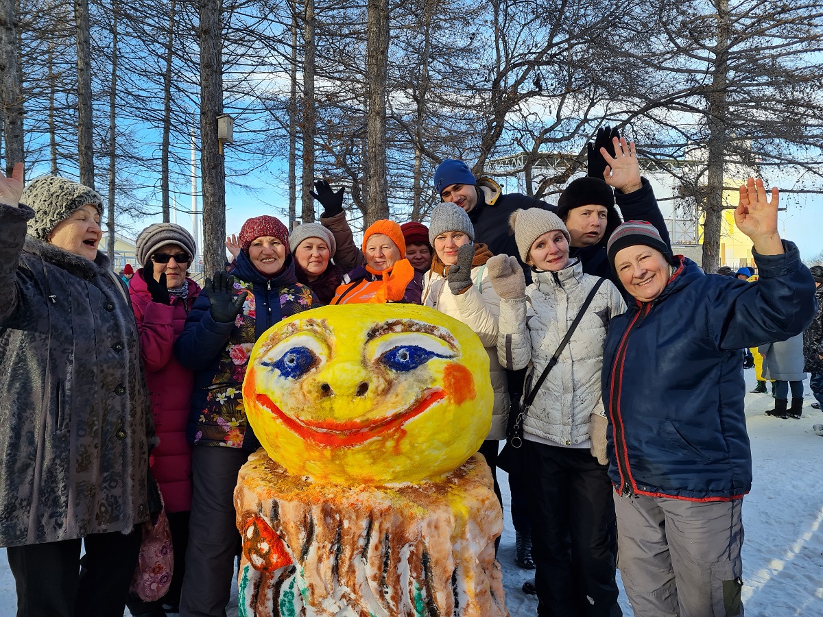 Снежная компания Чебурашки. Городок из забавных фигур вырос в Экопарке во Всемирный день снега