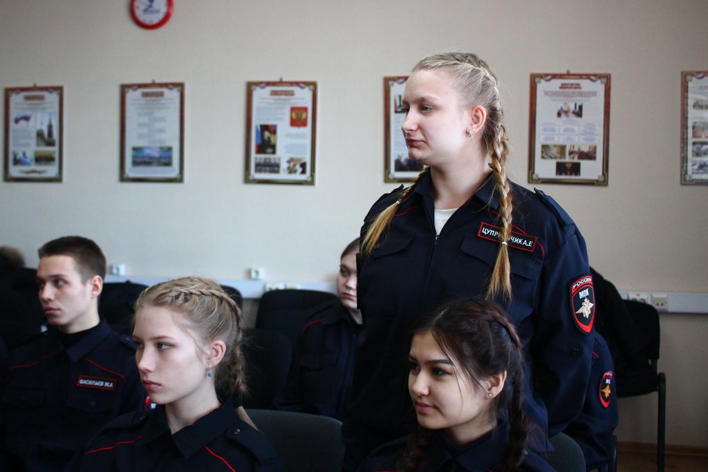 «Студенческий десант» прибыл в ГИБДД Магнитогорска. Молодежь пригласили на экскурсию
