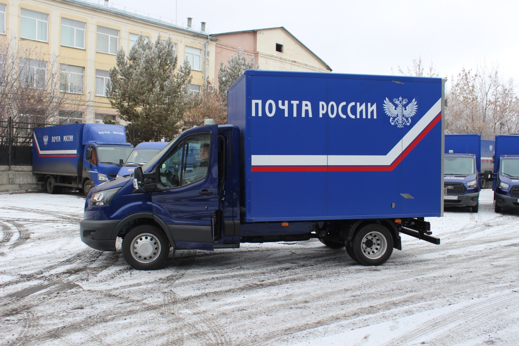 Новогодние посылки получат детские дома Магнитогорска. Их доставляет Почта России