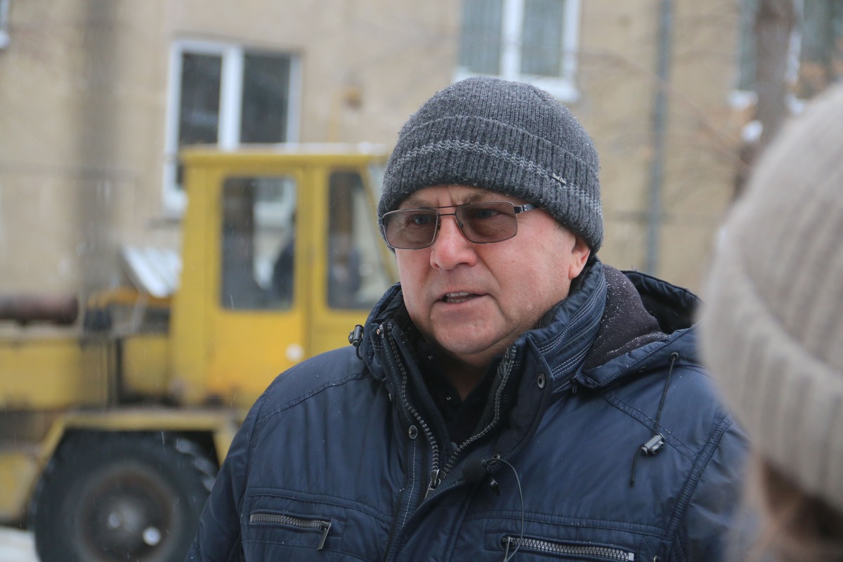 Освободить из снежного плена. Дорожники в Магнитогорске ликвидируют последствия сильных метелей праздничных дней