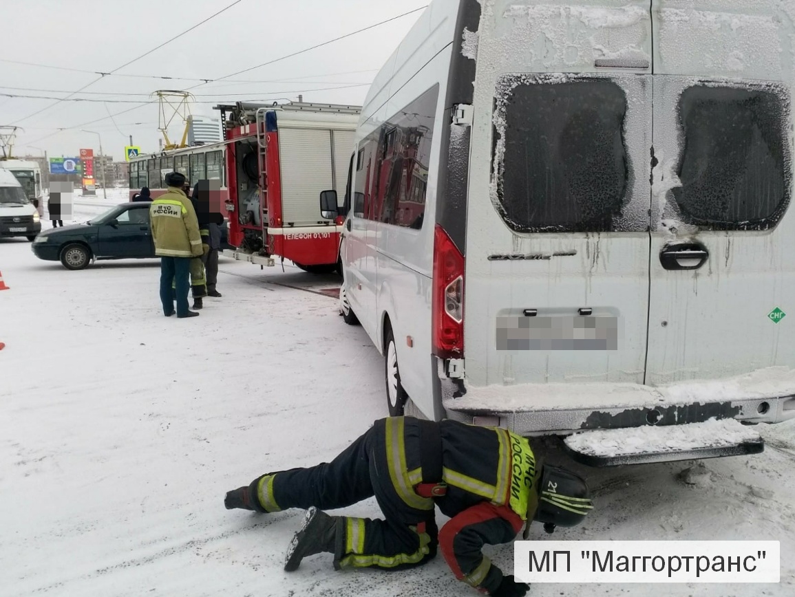 Маршрутка протаранила трамвай в Магнитогорске. Есть пострадавшие