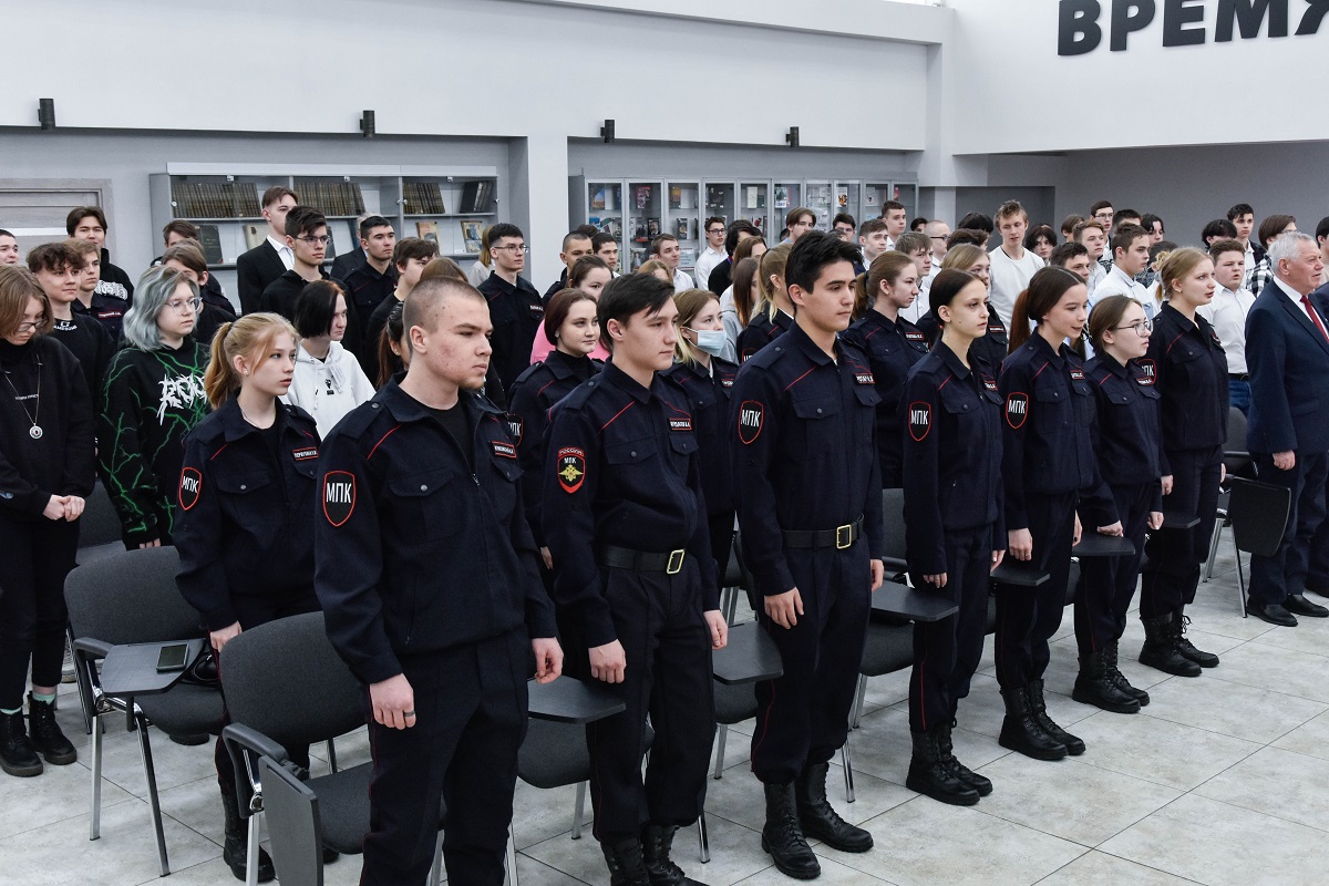 Студенты в Магнитогорске узнали много нового о профессии военного
