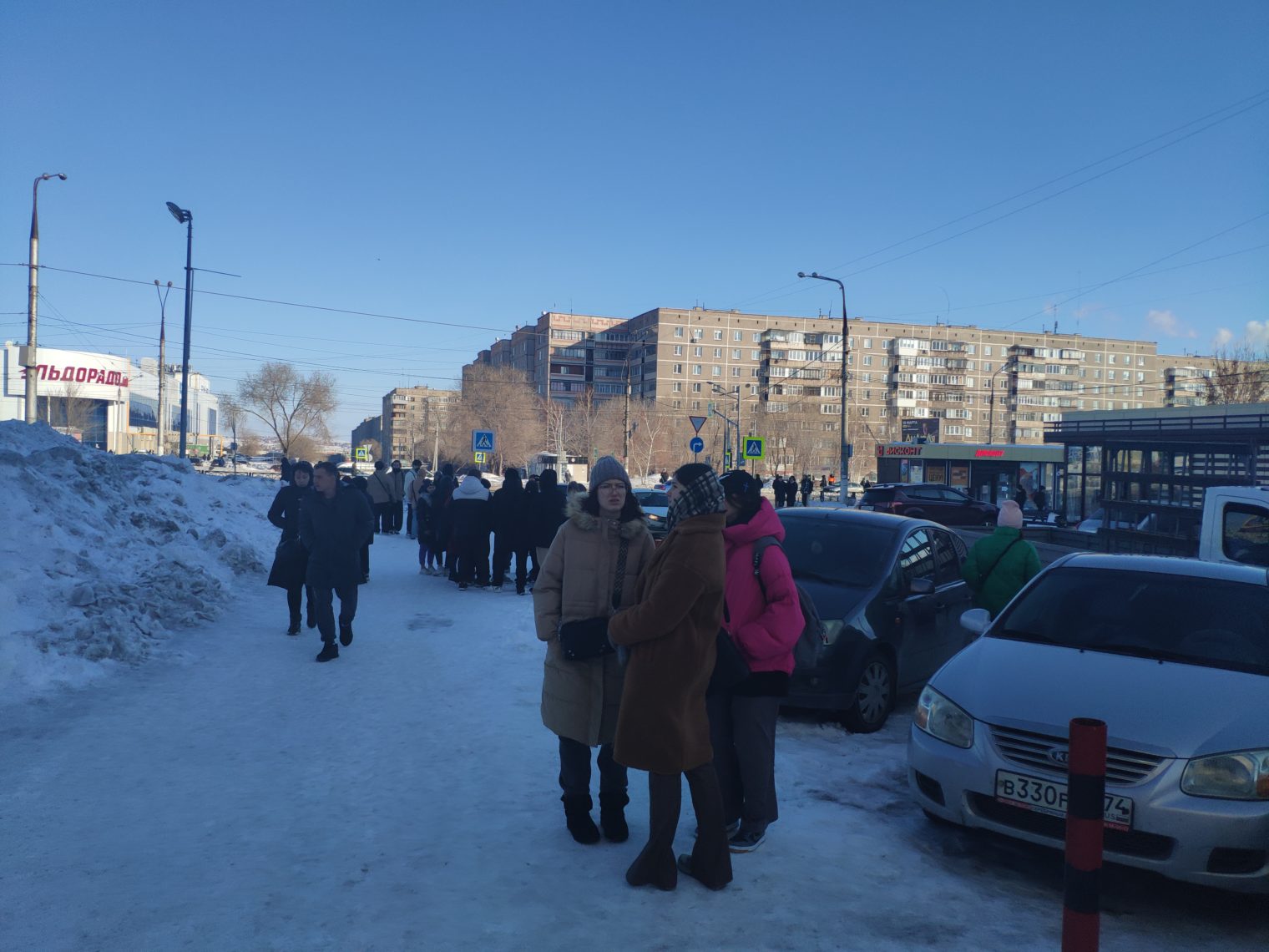 Массовую драку собирались устроить более сотни подростков у ТЦ "Семейный парк" в Магнитогорске