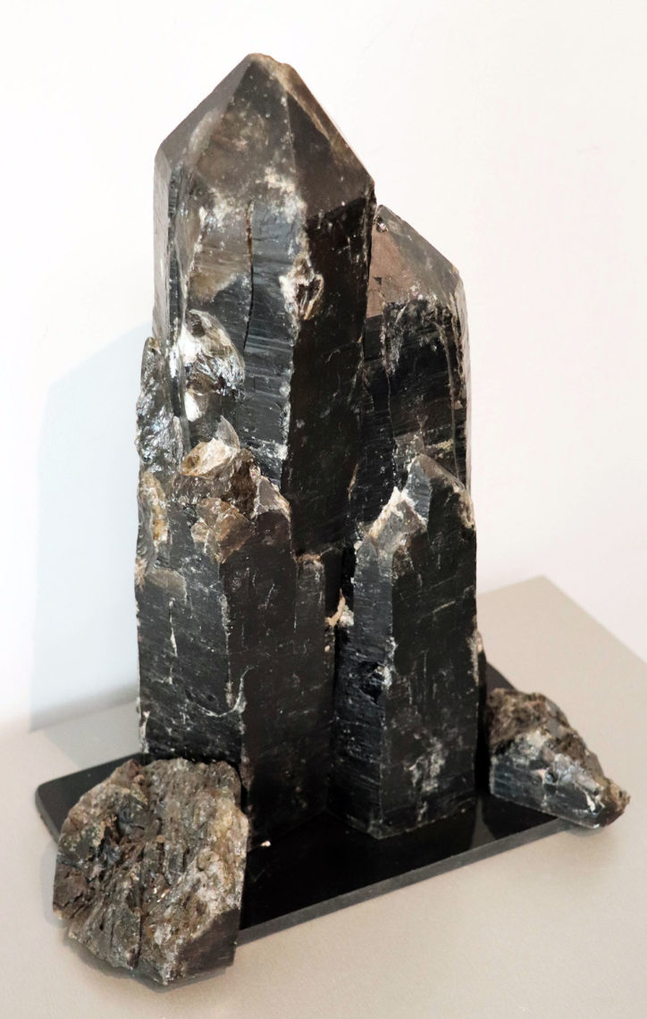 Уникальную выставку камней «Радуга каменьев самоцветных» представил в Магнитогорске Александр Матора