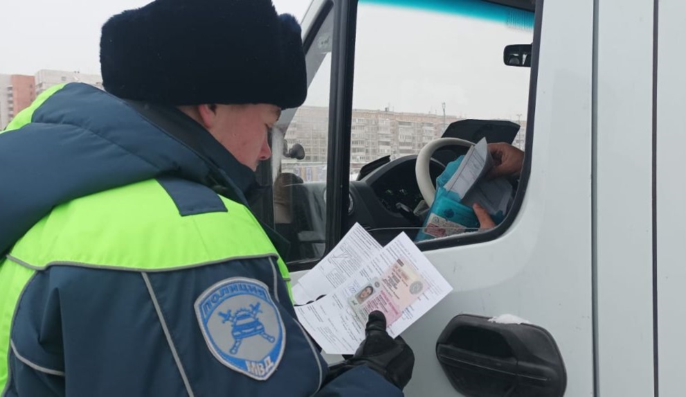 Пойманы на "горячем". Журналистам показали, как ловят маршрутчиков-нарушителей на дорогах Магнитогорска