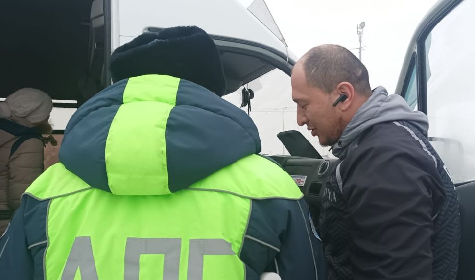 Пойманы на "горячем". Журналистам показали, как ловят маршрутчиков-нарушителей на дорогах Магнитогорска
