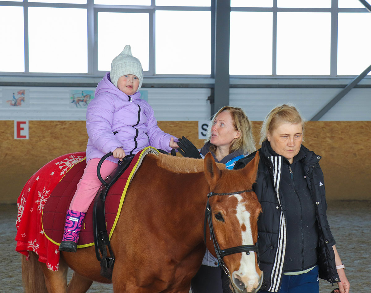 <strong>Ход конем</strong>. Особенные дети занимаются с лошадьми в конном клубе "Клевер"