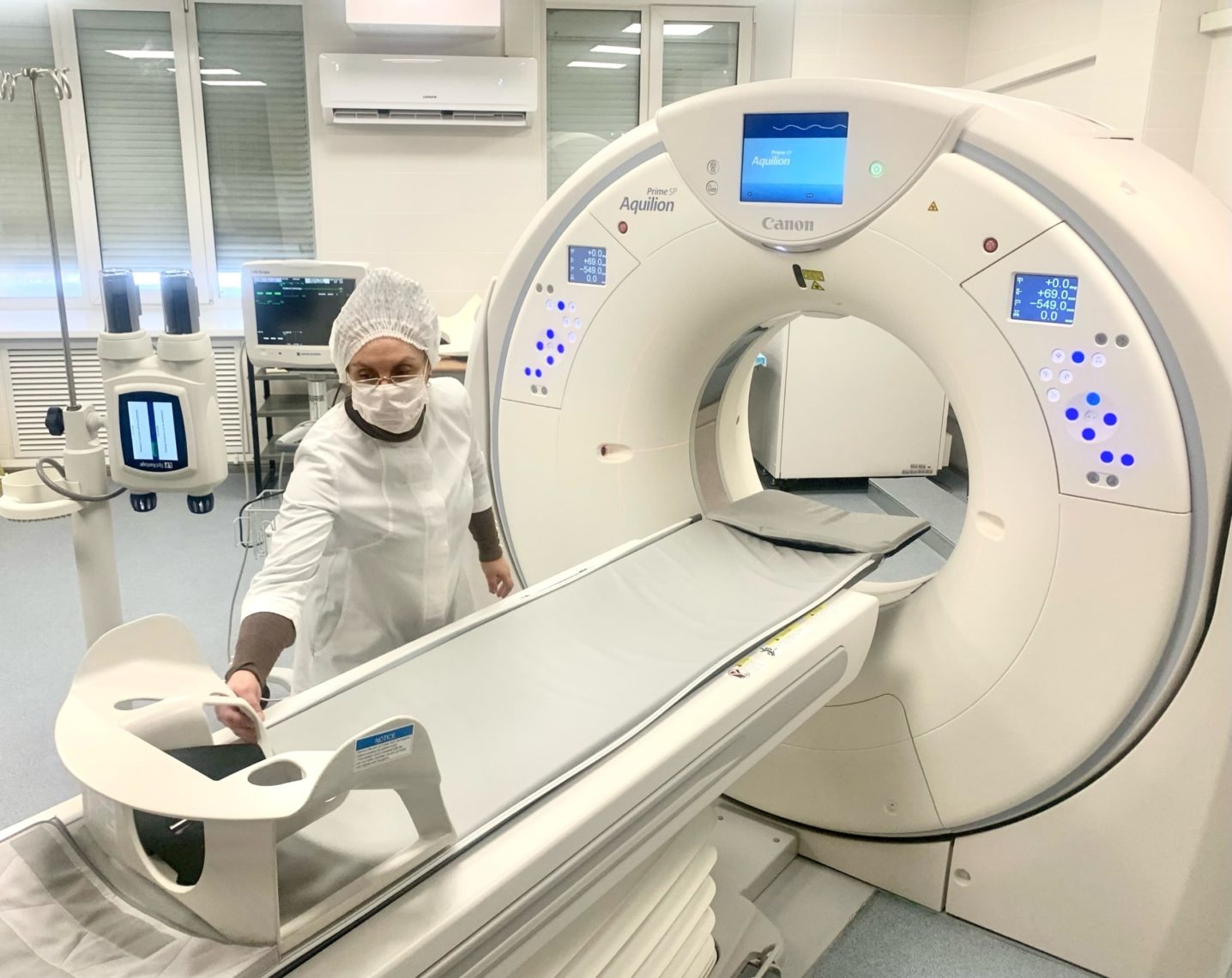Новые компьютерный томограф и ангиограф в городской больнице №3 Магнитогорска осмотрел министр здравоохранения