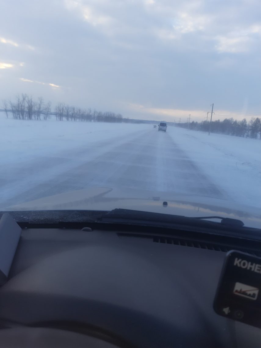 На трассах сложная ситуация. На Южном Урале из-за снегопадов снова ограничено движение