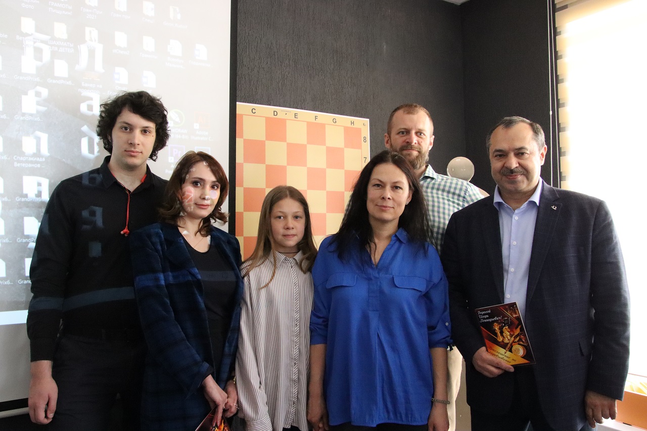 Обошёл опытных игроков! В турнире по быстрым шахматам памяти Рудольфа Гуна выиграл семиклассник в Магнитогорске