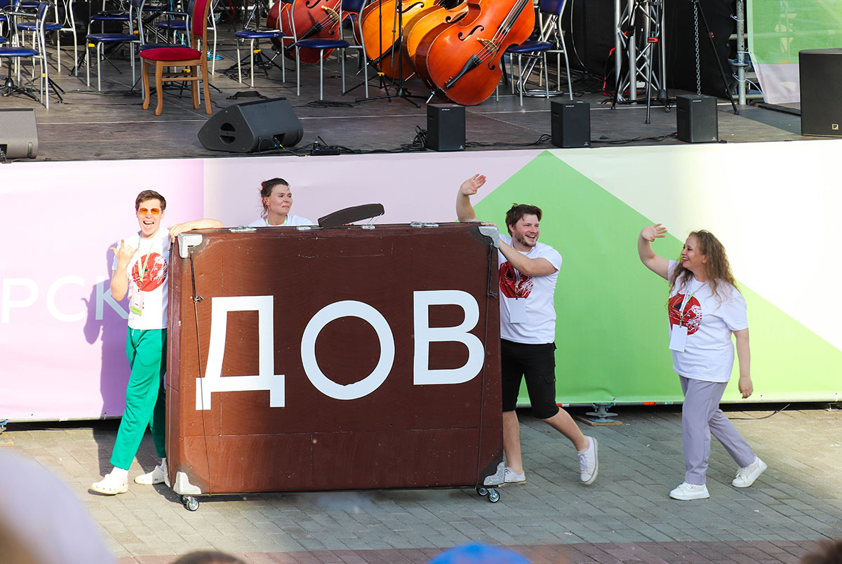 Евгений Миронов сорвал овации в Магнитогорске на открытии  XX Фестиваля театров малых городов