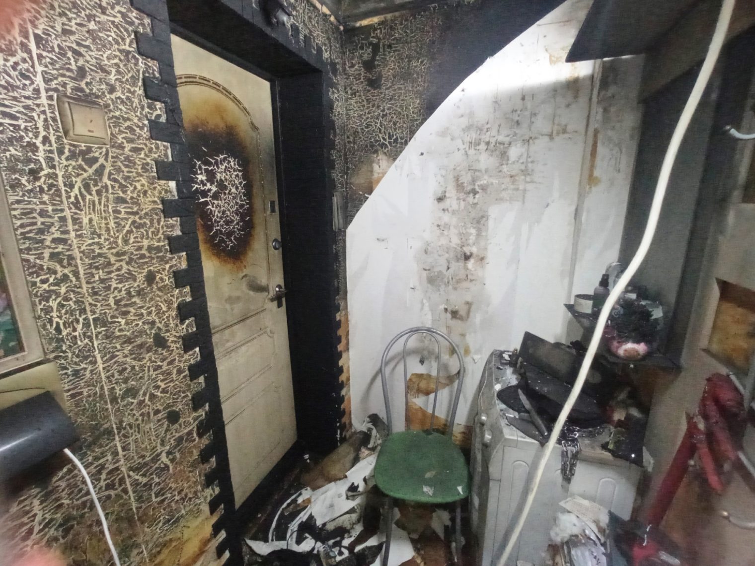 О страшном пожаре никто не сообщил. Квартира в Магнитогорска загорелась из-за электросамоката