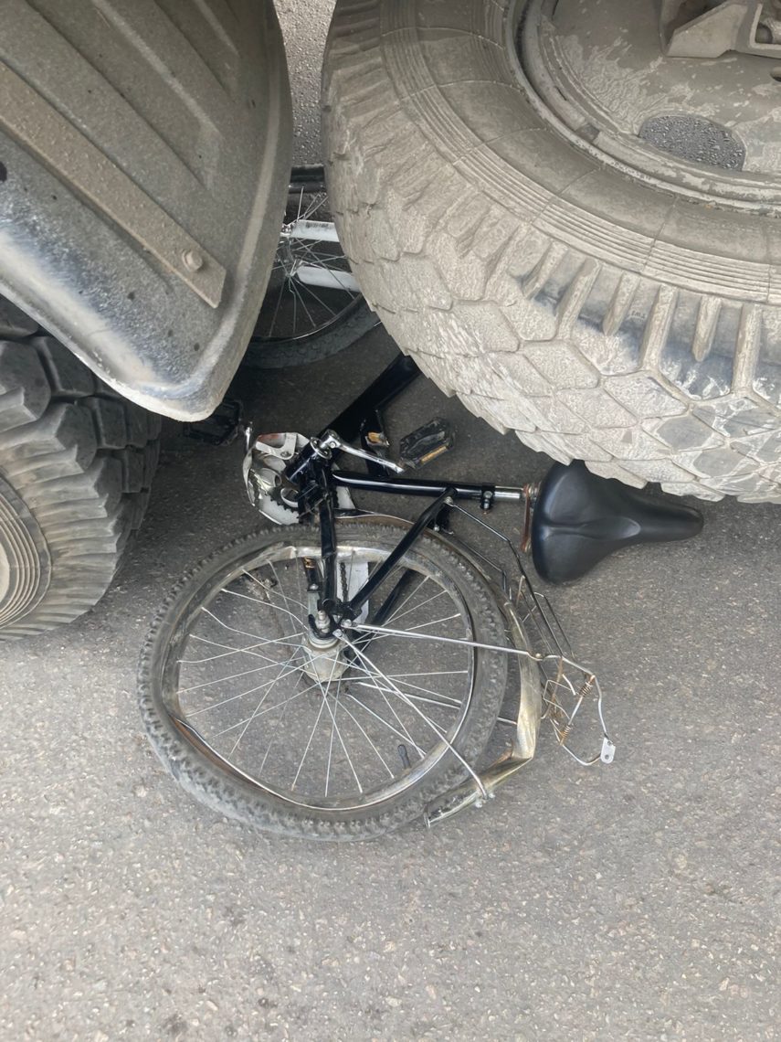 Ребенок на велосипеде попал под ЗИЛ в Магнитогорске