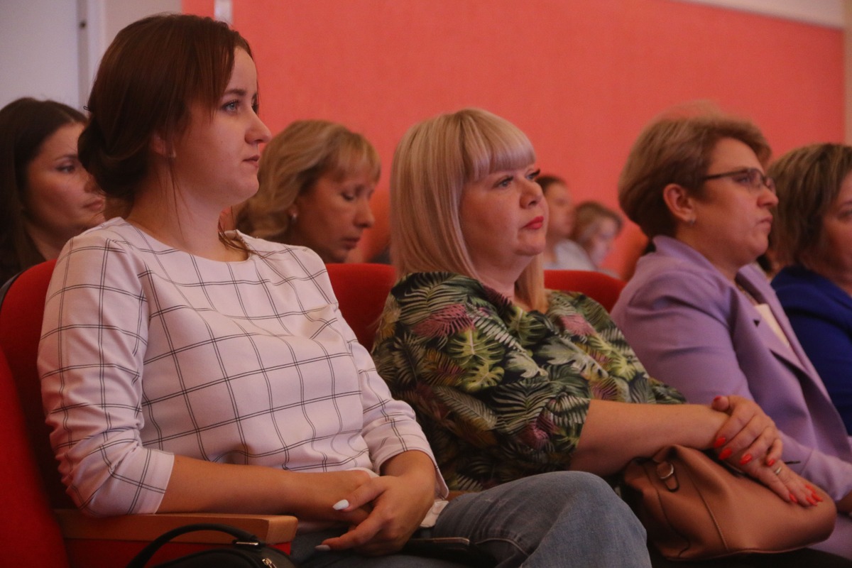 Как изменится школа в новом учебном году, обсудили на большом педсовете в Магнитогорске