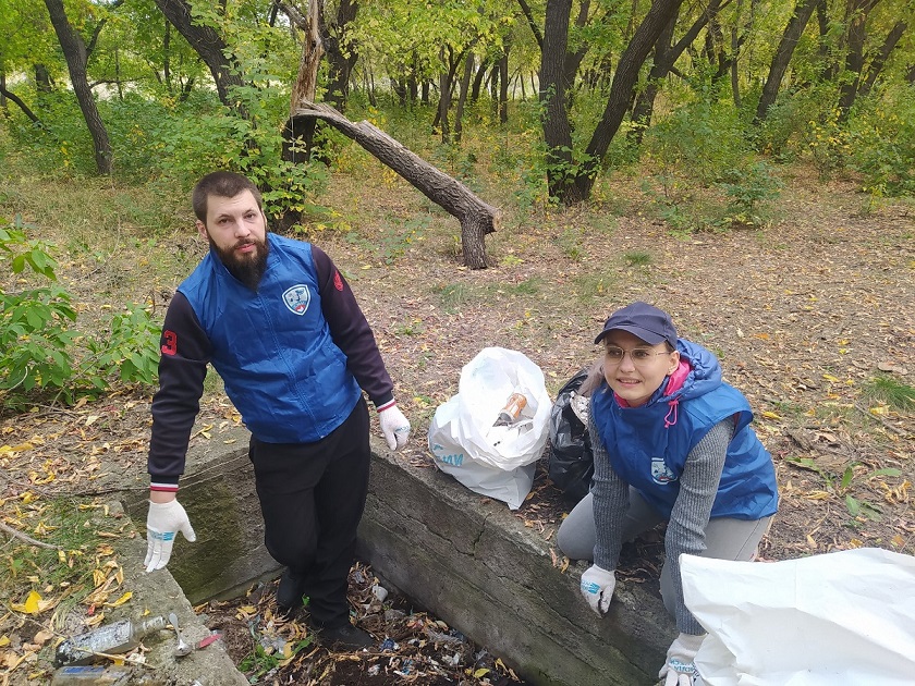 Экоактивисты провели уборку 1,5 км береговой зоны реки Урал в районе Зеленстроя