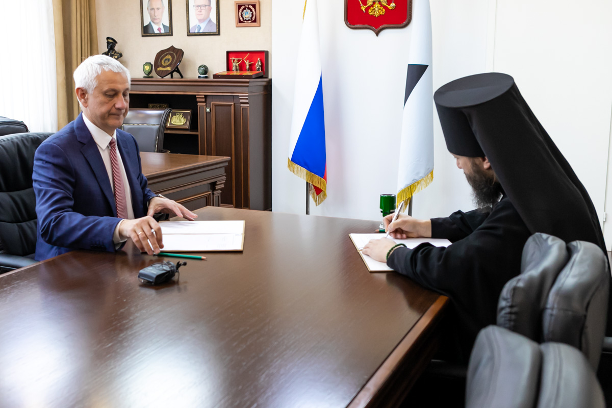 Глава Магнитогорска подписал документ о сотрудничестве города с епархией