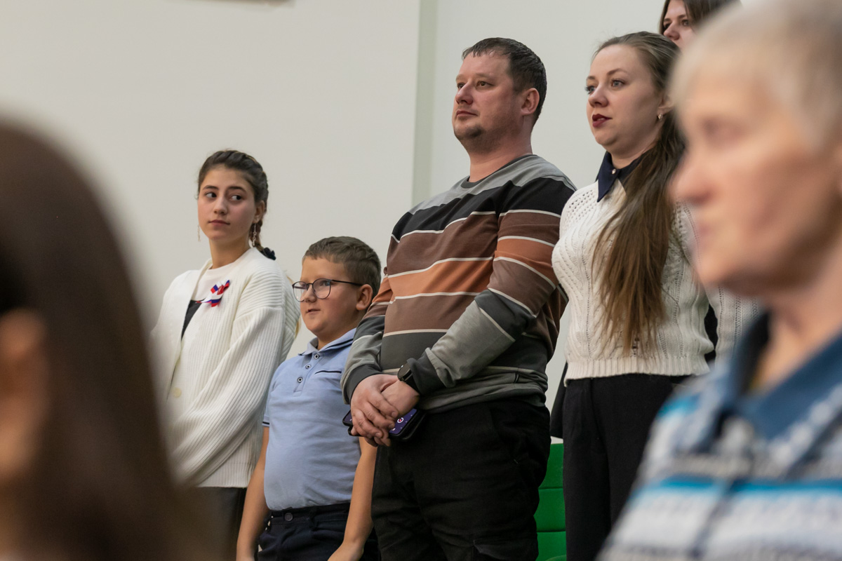 Посвящение во взрослую жизнь: глава Магнитогорска вручил паспорта школьникам «Движения Первых»