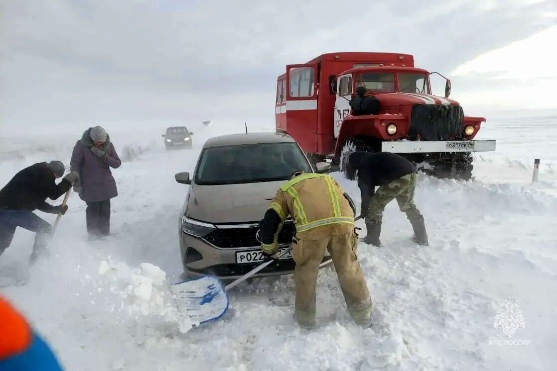 Магнитогорцы получили штормовое предупреждение. Снежная буря в Челябинской области не унимается